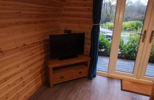 Llanelli Cottage | LODGE 2, pet friendly, country holiday cottage in Pontyates