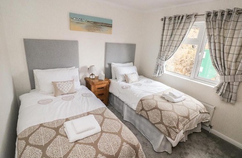 Amroth House | Lodge 66