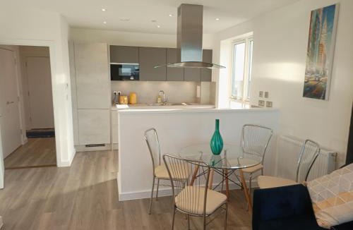 South Hornchurch Apartment | London Serviced Accommodation x RM13 x DM 4 Weekly x Monthly Offers