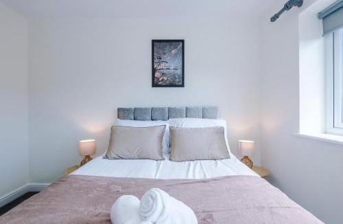 New Broughton House | Long Term Stay 4 Bed 3 Bath & Parking Wrexham