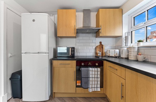 Warrington House | Long Term Stays, Warrington Centre, 3 Bed House