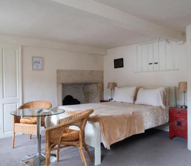 Shepton Mallet Bed & Breakfast | Longbridge House