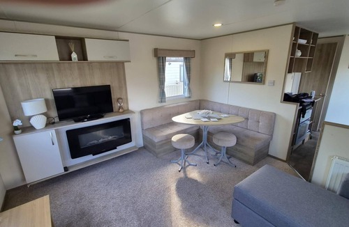 Dymchurch House | Lovely 6 berth caravan on the brilliant New Beach Holiday Park Kent ref 66658NB