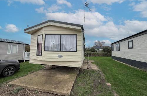Pakefield House | Lovely 6 Berth Caravan With Wifi At Pakefield, Suffolk 68119Bs