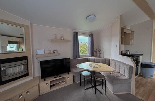 Pakefield House | Lovely 6 Berth Caravan With Wifi At Pakefield, Suffolk 68119Bs