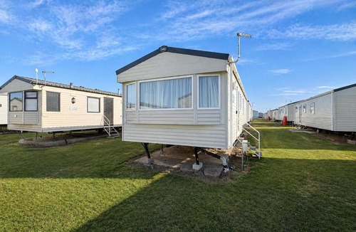 Leysdown-on-Sea House | Lovely 6 Berth Caravan At Harts Holiday Park In Kent Ref 74072B