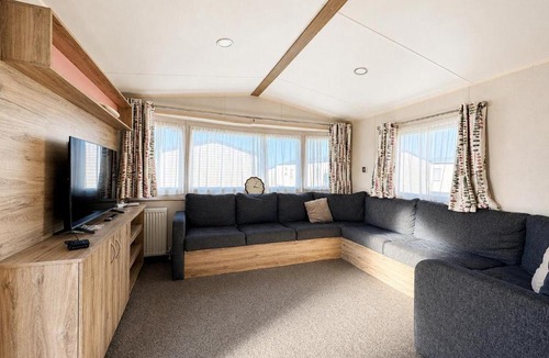 Leysdown-on-Sea House | Lovely 6 Berth Caravan At Harts Holiday Park In Kent Ref 74072B