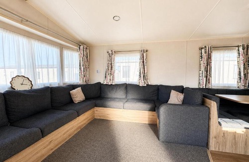 Leysdown-on-Sea House | Lovely 6 Berth Caravan At Harts Holiday Park In Kent Ref 74072B