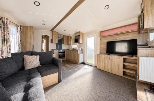Leysdown-on-Sea House | Lovely 6 Berth Caravan At Harts Holiday Park In Kent Ref 74072B