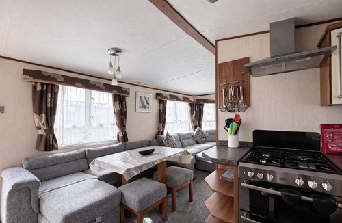 Mappleton House | Lovely caravan for hire with decking at Skipsea Sands in Yorkshire ref 41015WF