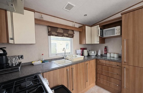 Mappleton House | Lovely caravan for hire with decking at Skipsea Sands in Yorkshire ref 41015WF