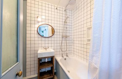 Telegraph Hill Apartment | Lovely self-contained basement studio with kitchen