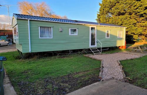 Great Houghton House | Lovely Static 8 Bed Caravanat at Billing Aquadrome