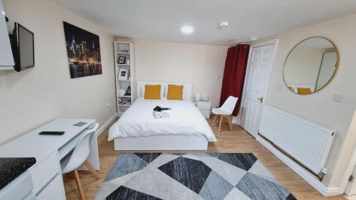 Harehills Apartment | Lovely studio-flat with free parking, free WiFi.