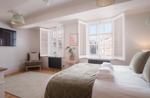 Whitchurch Hotel | Lowcross House