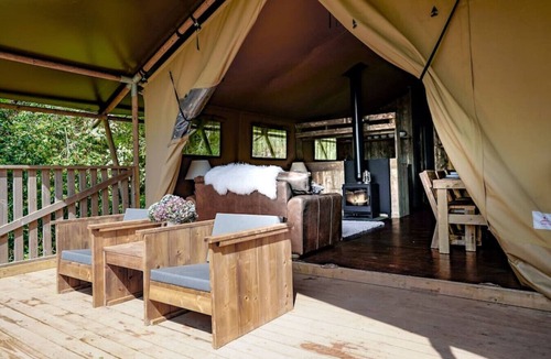 Kingsbridge Cabin | Lower Coombe Royal- Orchard Lodge with Hot Tub