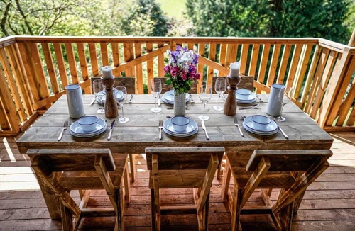 Kingsbridge Cabin | Lower Coombe Royal- Magnolia Lodge with Hot Tub
