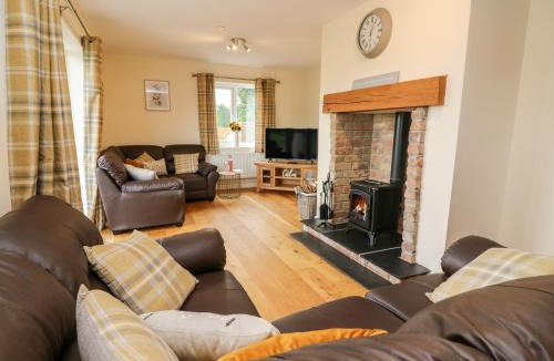 Llanddewi Ystradenny House | Lower Pentre