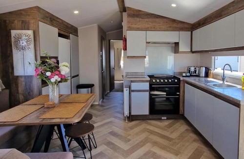 Selsey House | Lua's Place, West Sands, Seal Bay Resort