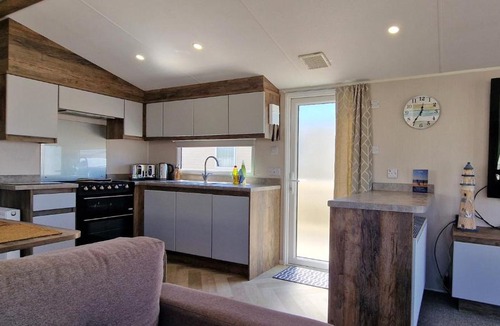 Selsey House | Lua's Place, West Sands, Seal Bay Resort