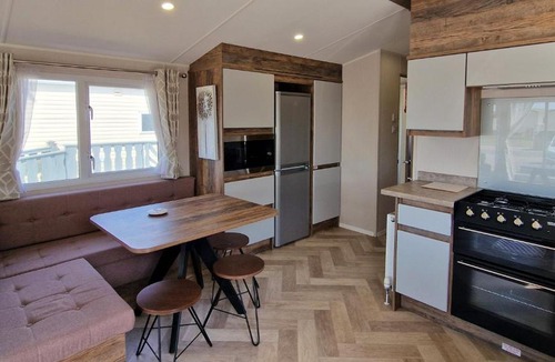 Selsey House | Lua's Place, West Sands, Seal Bay Resort