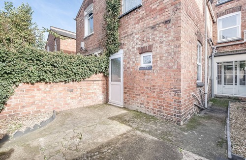 Northampton House | Lutterworth House by Our Home Short Stays