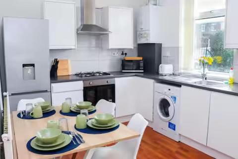 Sheffield House | Luxurious 3-Bedroom Home with Free Parking Sheffield