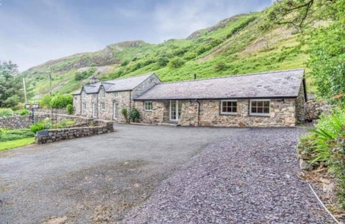 Trawsfynydd Cottage | Luxurious Holiday Retreat in Snowdonia sleeps upto 10