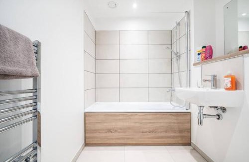 Eccles Apartment | Luxurious Spacious 2 Bed Apartment Manchester