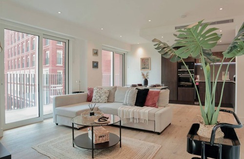 Vauxhall Apartment | Luxury 2 Bed Apartment Vauxhall, Balcony, Sleeps 5, 10 mins to Central London