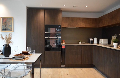 Vauxhall Apartment | Luxury 2 Bed Apartment Vauxhall, Balcony, Sleeps 5, 10 mins to Central London