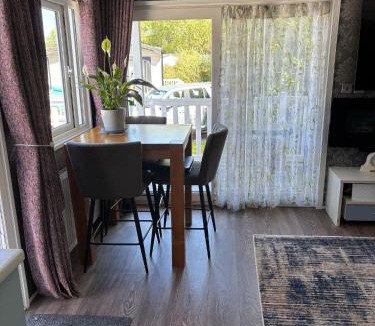 Hopton Resort | Luxury 2 Bed Caravan With Decking - Sleeps 4 - at Broadland Sands Park