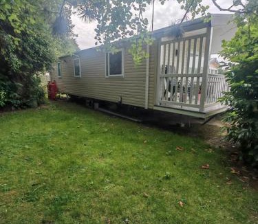Hopton Resort | Luxury 2 Bed Caravan With Decking - Sleeps 4 - at Broadland Sands Park
