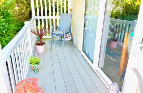 Hopton Resort | Luxury 2 Bed Caravan With Decking - Sleeps 4 - at Broadland Sands Park
