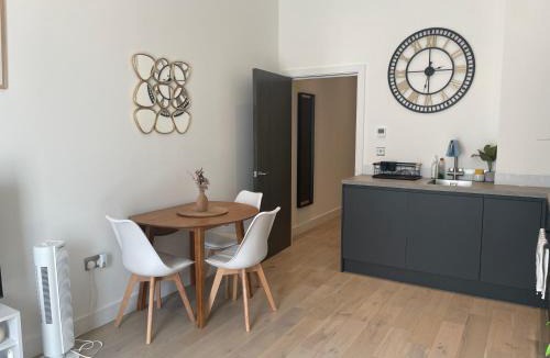 Carshalton Central Apartment | Luxury 2 bedroom Flat Sutton