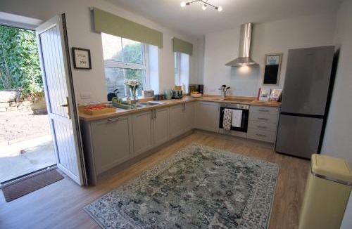 Baslow House | Luxury 4 Bedroom Detached House - Central Baslow