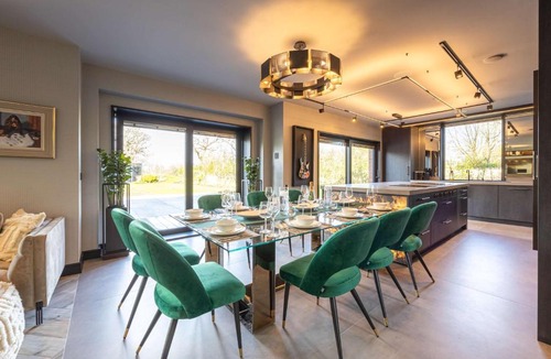 Nether Alderley House | Luxury Cheshire Mansion -Private grounds -Sleeps 10