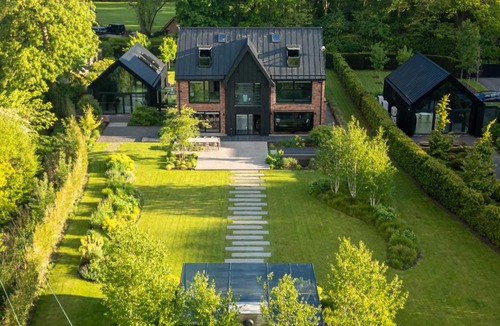 Nether Alderley House | Luxury Cheshire Mansion -Private grounds -Sleeps 10