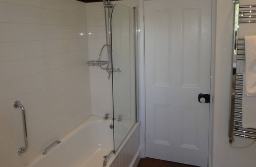Kinnerton Cabin | Luxury converted Coach House; stunning views in rural location