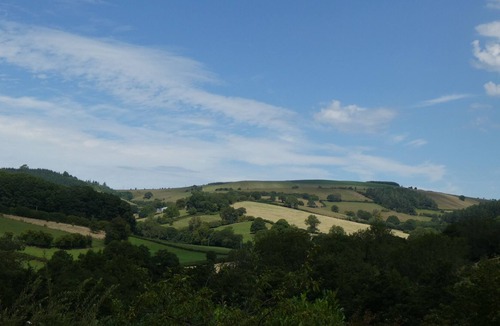 Kinnerton Cabin | Luxury converted Coach House; stunning views in rural location