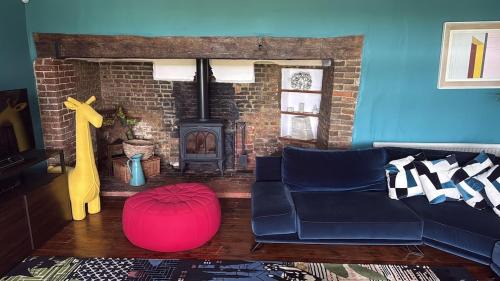 Biddenden House | Luxury Holiday Home with Heated Pool, Lake and Gym