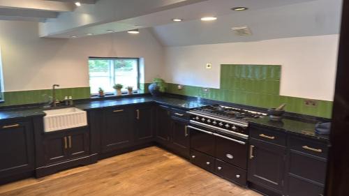 Biddenden House | Luxury Holiday Home with Heated Pool, Lake and Gym