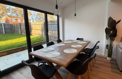 Redditch House | Luxury Home|Coffee Machine| En-suite|
