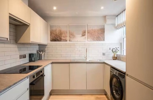 Leiston Apartment | Luxury Leiston 2 bed/2 bath with parking
