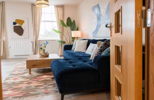 Leiston Apartment | Luxury Leiston 2 bed/2 bath with parking