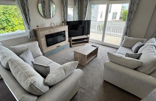 Tyn-y-Gongl House | Luxury lodge within walking distance of Benllech