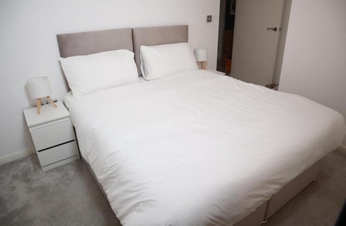 Olton Apartment | Luxury Modern Flat BHX NEC JLR Solihull Hospital
