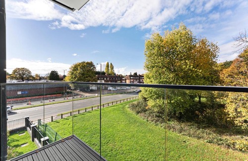 Sheldon Apartment | Luxury NEC and Birmingham Airport Apartment