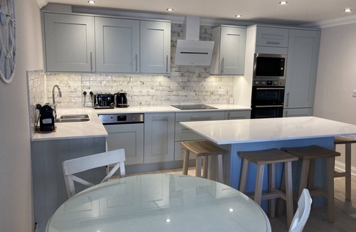 Boscombe Apartment | Luxury refitted ground floor two bed/two bath apartment close to Boscombe beach
