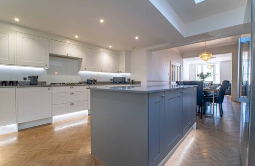Folkestone House | Luxury Seafront Villa for 12 with Ocean Views